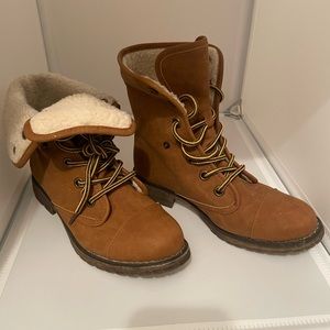 Winter boots, size 6.5, wore a few times